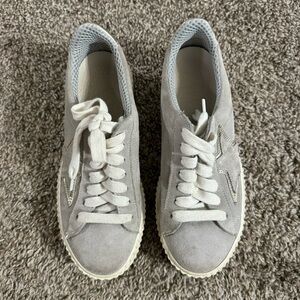 The Shoe Box Platform Tennis Shoes Size 6